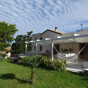 https://guesthouse-anchise-38.sicilyhotelsitaly.net
